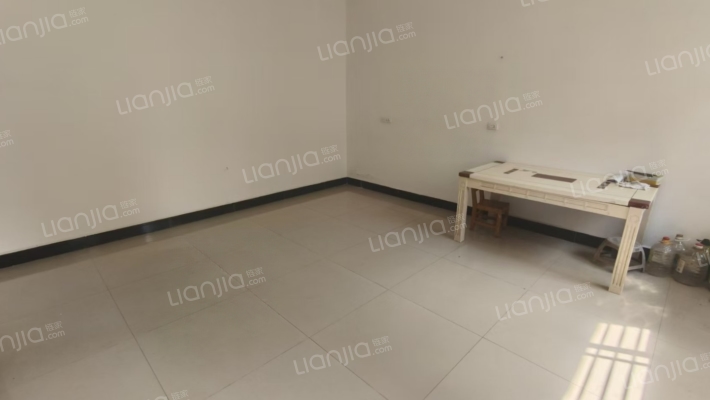 西畈社区荷叶庵二手房实景图