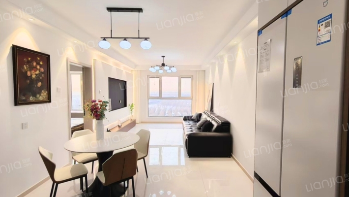 急售三利精装修两居，满二，价格美丽可小议-客厅