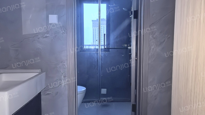 高新区 大楼间距 集中供暖 精装修三居双卫出售-卫生间B