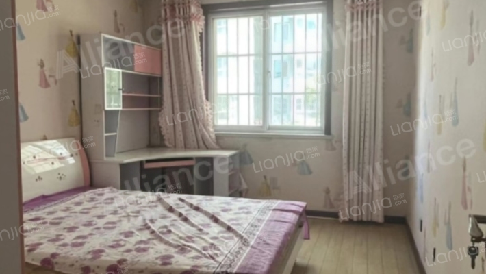 南北通透三居室，简单装修，低楼层-卧室A