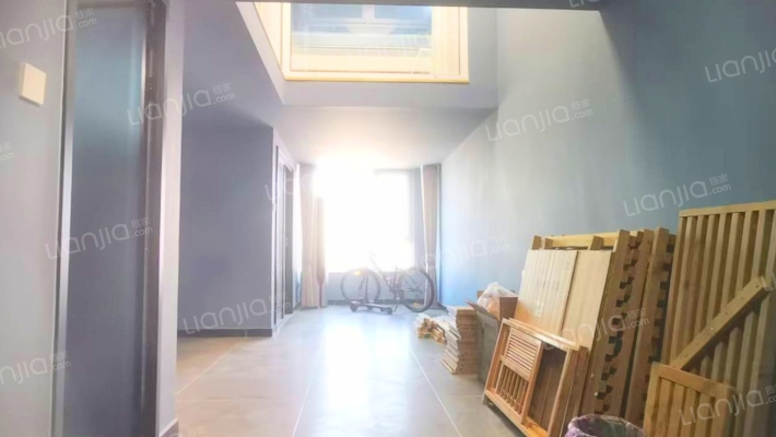 适合现代年轻人精装修的房子拎包就  住-客厅