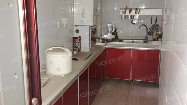 全阳格局，精装修，中间楼层，视野宽阔，采光充足-厨房