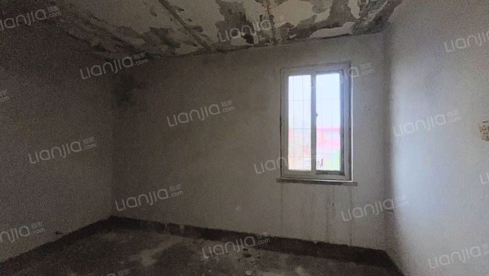 房子满五不唯一，独门独院，二层小楼，可以过户-卧室C