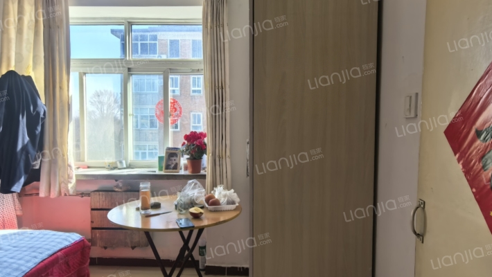 中间楼层 简单装修 随时可看 采光好-卧室