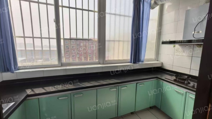 南北通透大三居，户型方正，明厨明卫，集中供暖-厨房