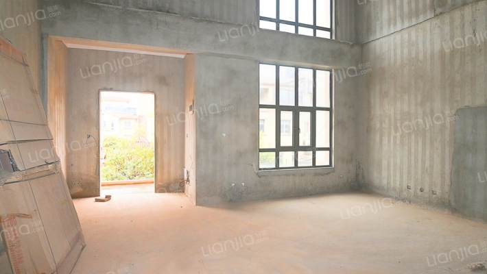 御湖半山二手房实景图