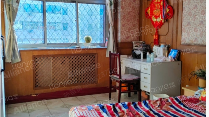 出门范阳路  南北通透两居  中间楼层-卧室A