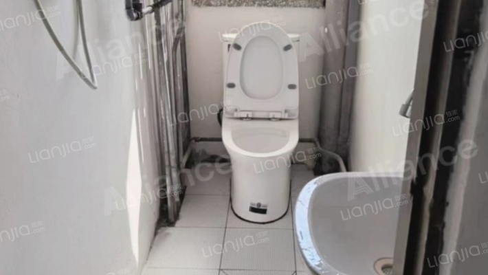 生活便利，公摊小，采光视野无遮挡-卫生间