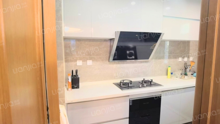 急售临湖大独栋别墅，精装修，价格美丽，风景独好-厨房B