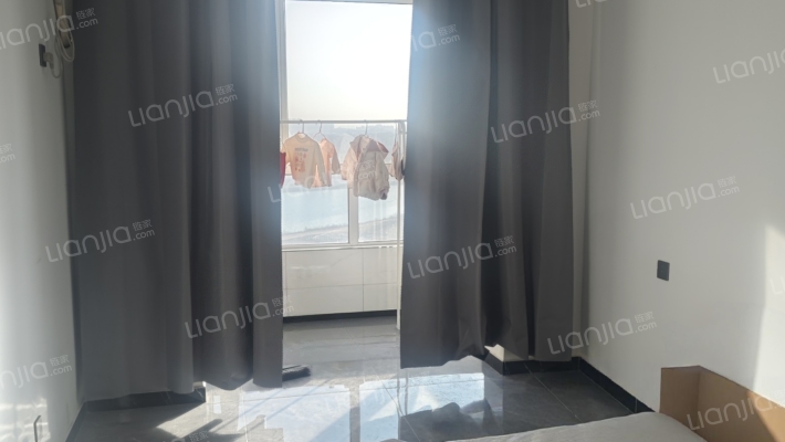 房子采光好，中间楼层，全无遮挡。-卧室A