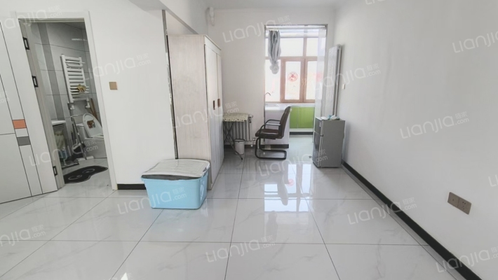 金城街服务公司家属楼二手房实景图