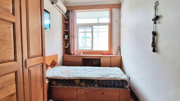 房本满五，南北通透三居室。采光好，视野无遮挡-卧室C