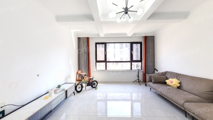 保利罗兰公馆二手房实景图