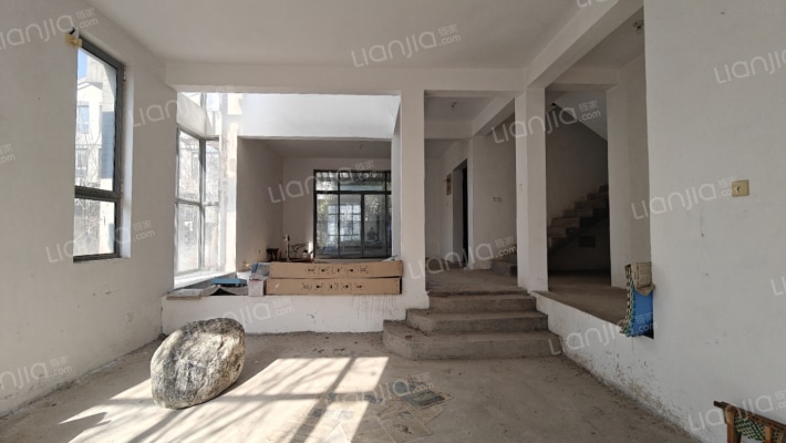 应岳泊墅山二手房实景图