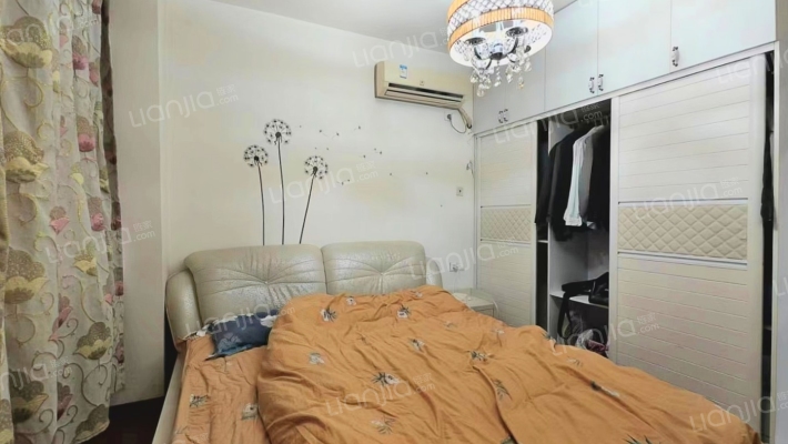 滨江国际住家精装三房，保养好，拎包入住-卧室A