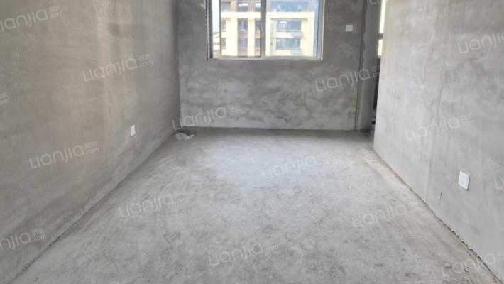 钻石商圈南北通过三居，楼前无遮挡-餐厅