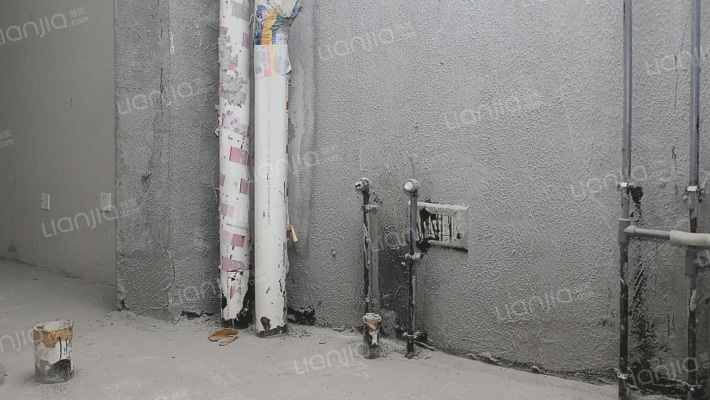 毛坯 实用空间大 税少 急售  高楼层-卫生间