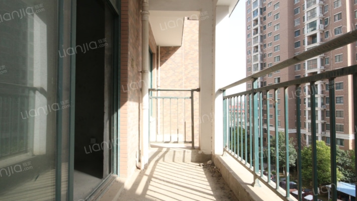 融辉城二期，毛坯电梯3房，可按揭-阳台