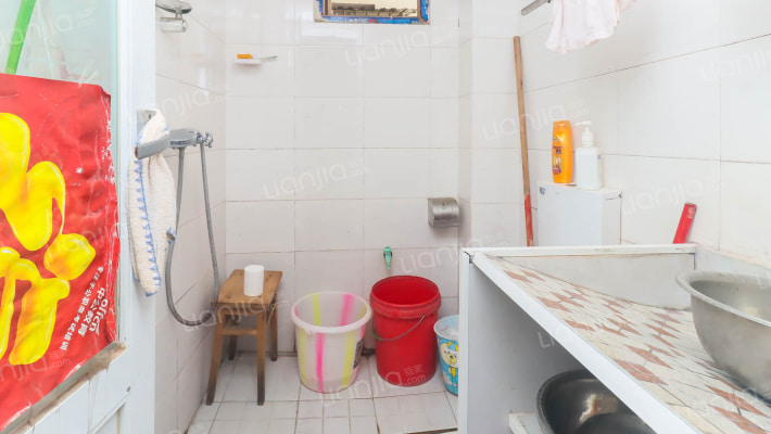 河东简装两房总价低，单位房 物管便宜 现浇房-卫生间