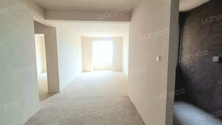 好楼层好位置，全阳户型大两居室。视线采光，都很好。-客厅