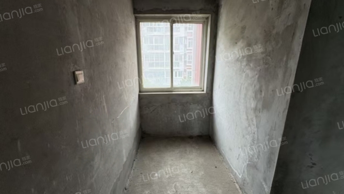 冠云主路 出行方便 南北通透中间楼层三居-餐厅