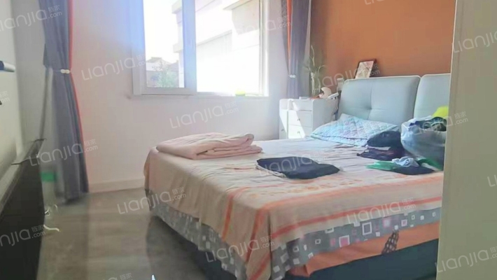 高层住宅，视野开阔，采光好。交通便利。-卧室A