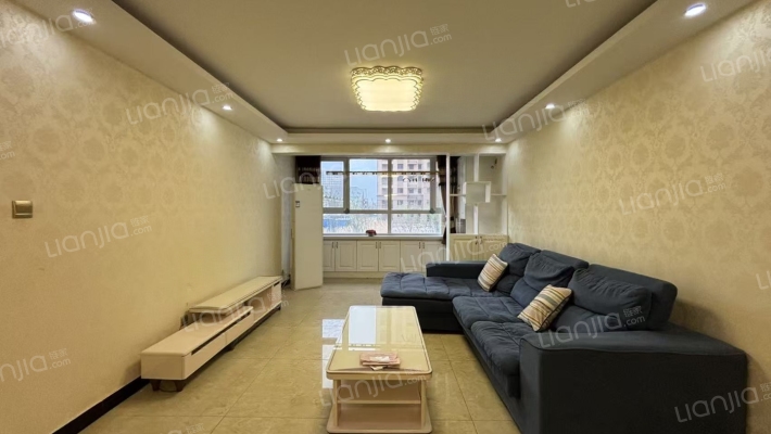 房子干净整洁    南北通透    格局户型方正-客厅