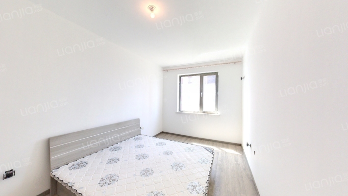 雷凯铂庭二手房实景图