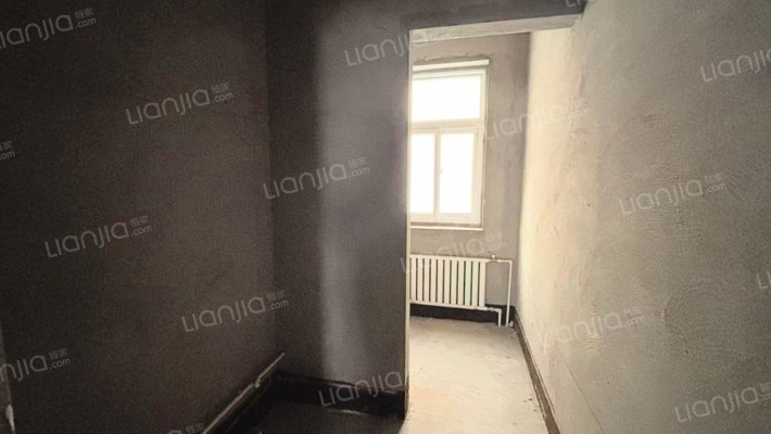 小区位置购物交通方便     小区物业好   环境优美-卫生间A