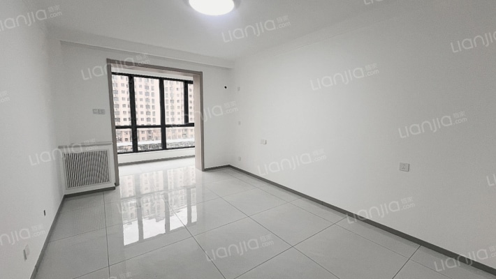 板楼，公摊小，南北通透两居，无遮挡，采光很好-卧室A