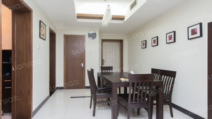 小区中间位置,楼间距40米,视野好,采光好