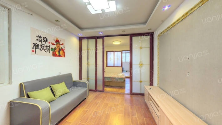 青年公寓二手房实景图