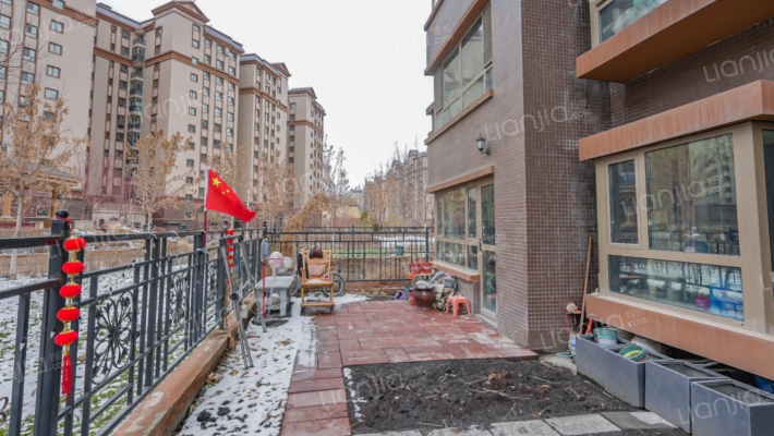 北京路 地铁边 新天润21年房子 1楼花园  南北通透-花园
