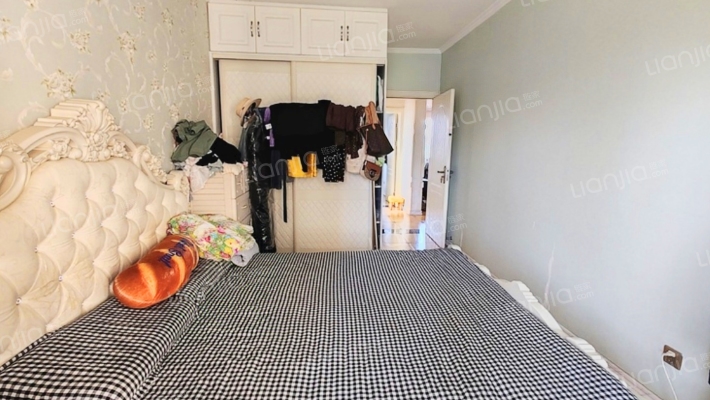 老火车站，建设路，近市场，房本满两年，精装修-卧室A