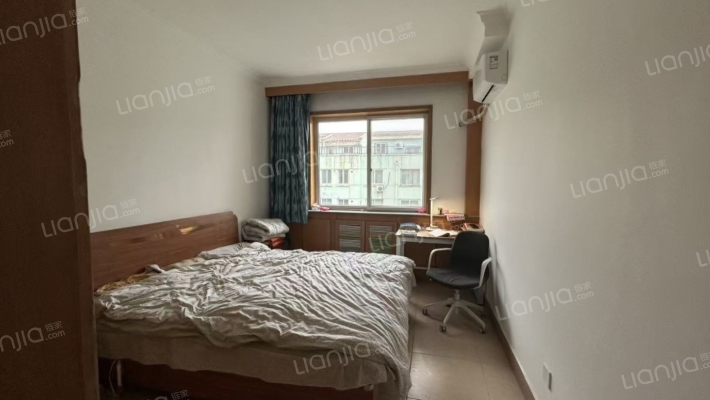 新安小区 5室2厅 南 北-卧室A