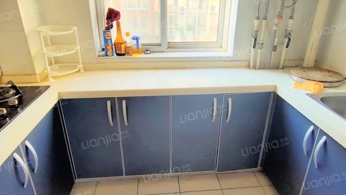 德信公园 旁板楼社区，三阳开泰户型，满五唯一-厨房