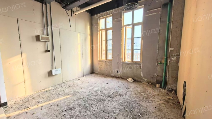 光谷步行街意大利风情街二手房实景图