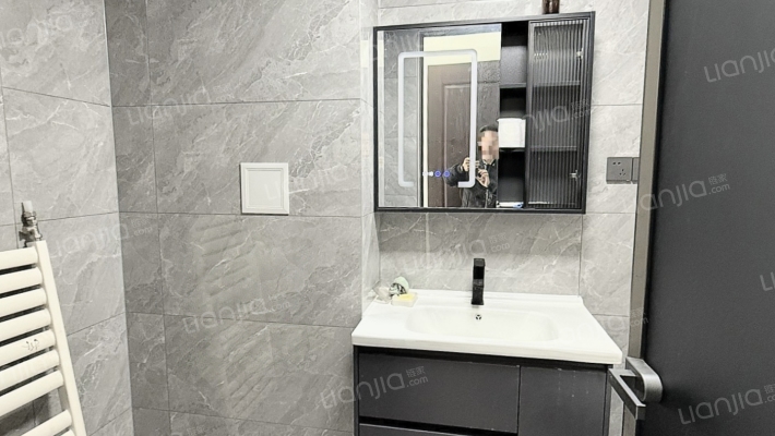 鸿坤理想尔湾 4室2厅 南 北-卫生间C