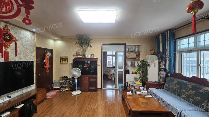 石膏板厂宿舍二手房实景图