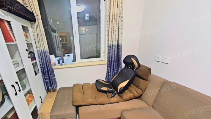 名流美域  南北三居  满二  精装修-卧室C