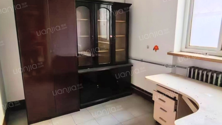 三处仅有的几栋联排小别墅，南北通透，随时入职。-卧室B