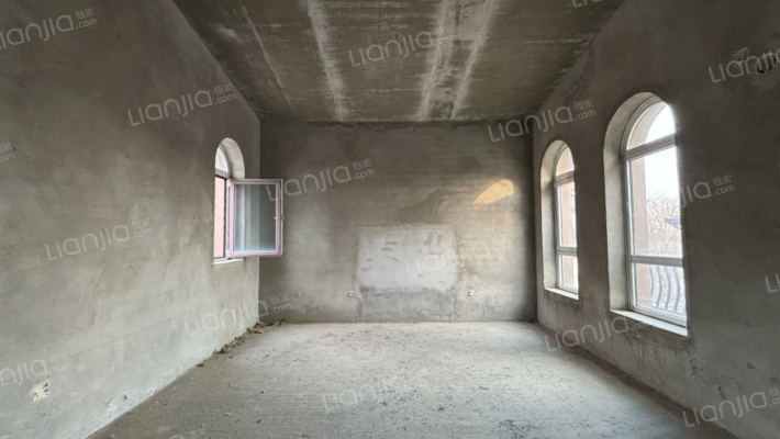 联排别墅，诚意出售，房本在手，随时过户.-卧室D