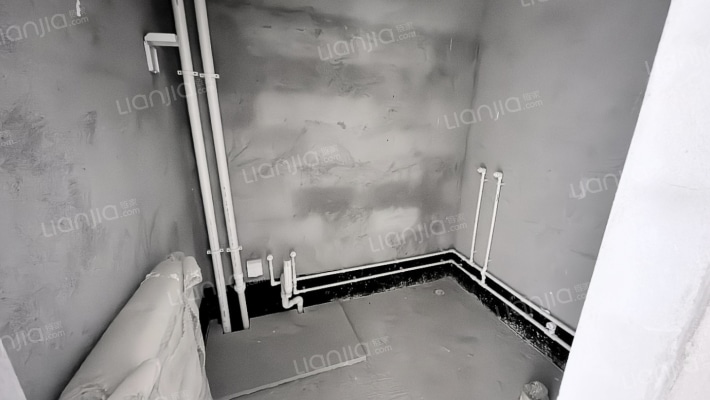 高铁华融现代城，一层带花园，外加50平左右下跃-卫生间A