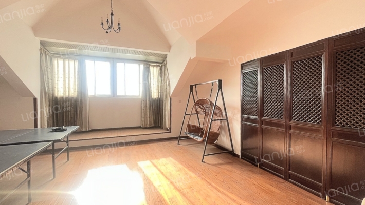 联合六号院 联排别墅 集中供暖 车位免费-客厅C