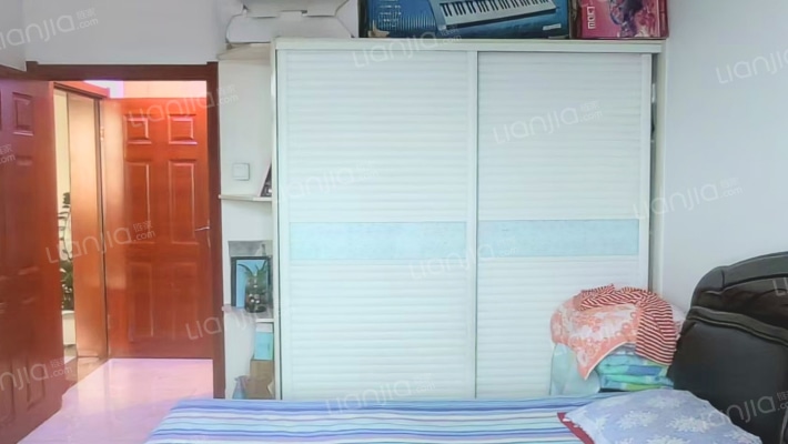 房子是简装房，房本满五不唯一自住-卧室A