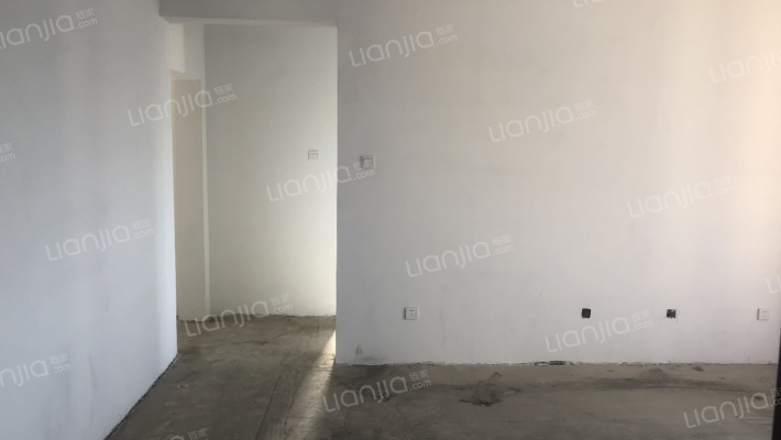 宏远碧萝湾，位置好，购物方便，业主诚心出售-客厅