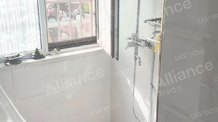 此房电梯房，中间楼层，毛坯房，可随意装修，房本在手-卫生间B