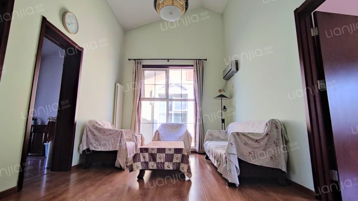 房主出国诚意出售闲置别墅，院子大，带装修拎包入住-客厅A