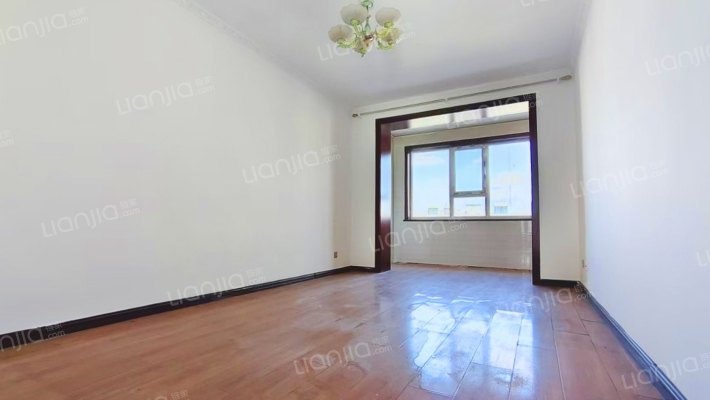 江畔名苑二手房实景图