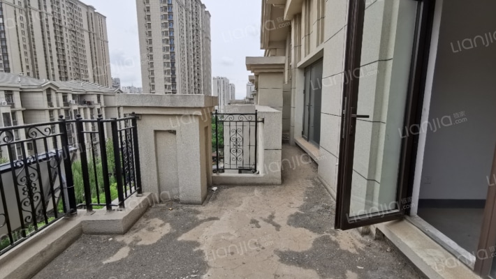 鸿坤理想湾北区 3室2厅 南 北-阳台